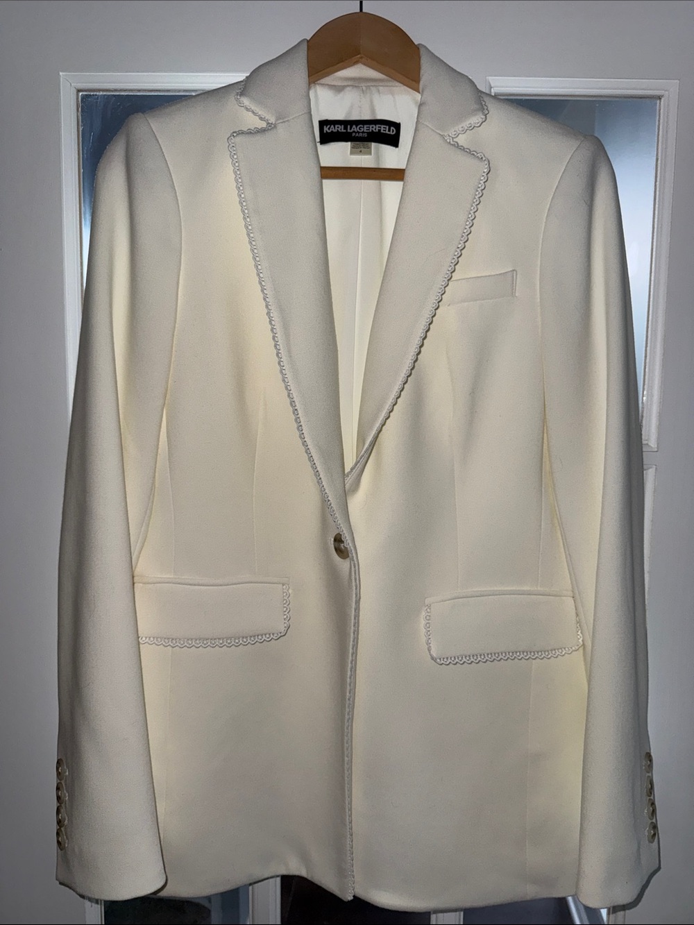 Karl Lagerfeld Women's Ivory Single-Button Blazer with Scallop Trim
